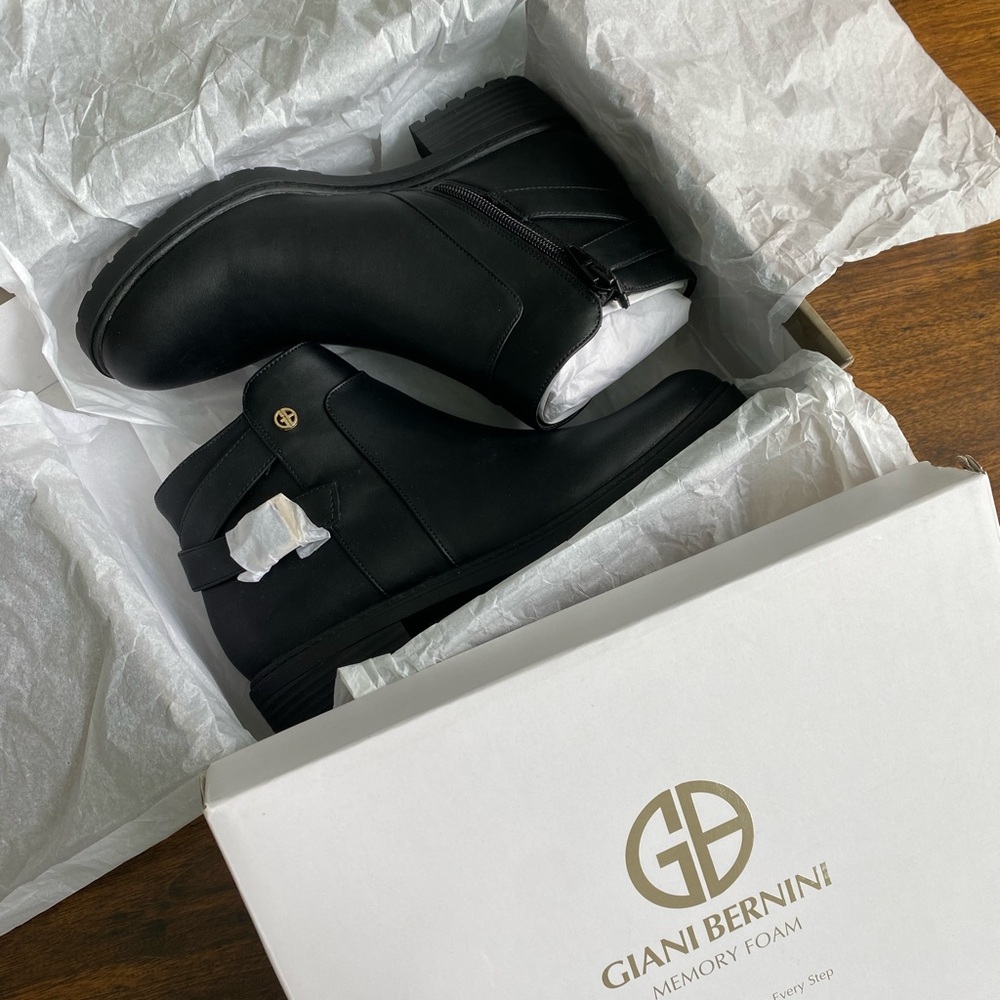 NWOT Giani Bernini black booties
